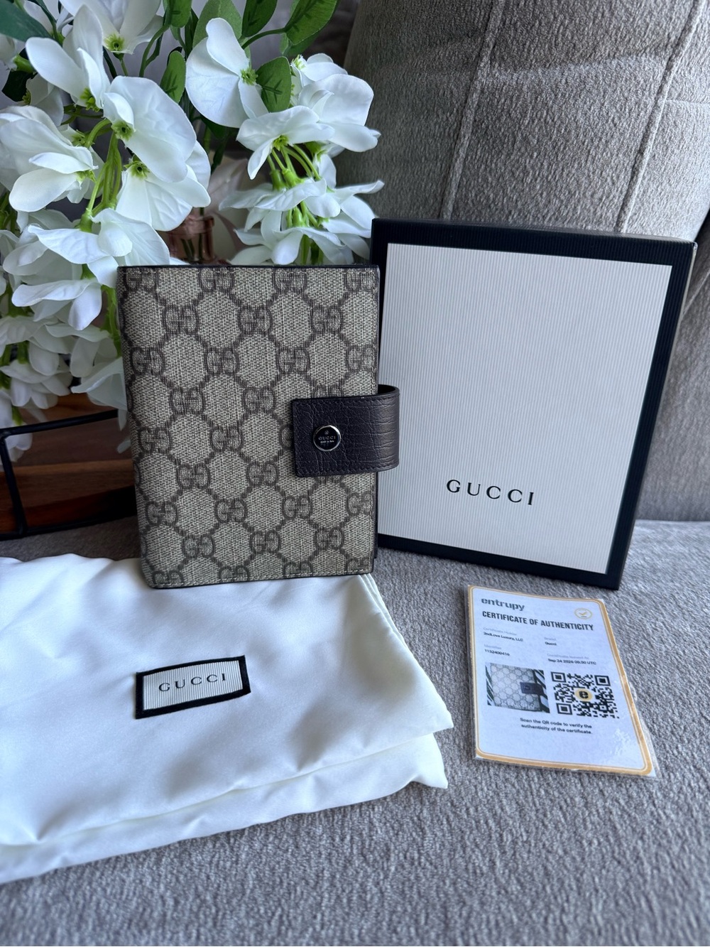 Gucci GG Supreme Canvas Agenda or Passport Holder Authentic with COA